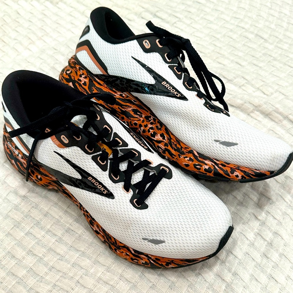 Brooks Ghost 15 Running Sneakers- like new